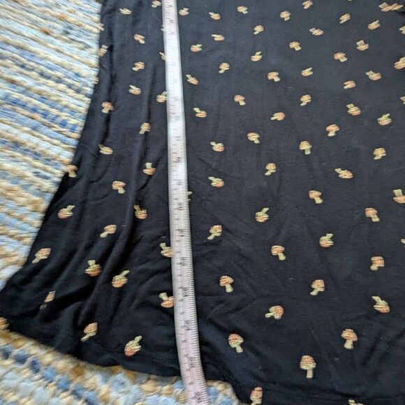 Black Mushroom Print T-Shirt L Whimsical Cottagecore Goblincore Loungewear Soft - Picture 4 of 6